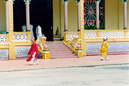 tay_ninh_caodai2.jpg